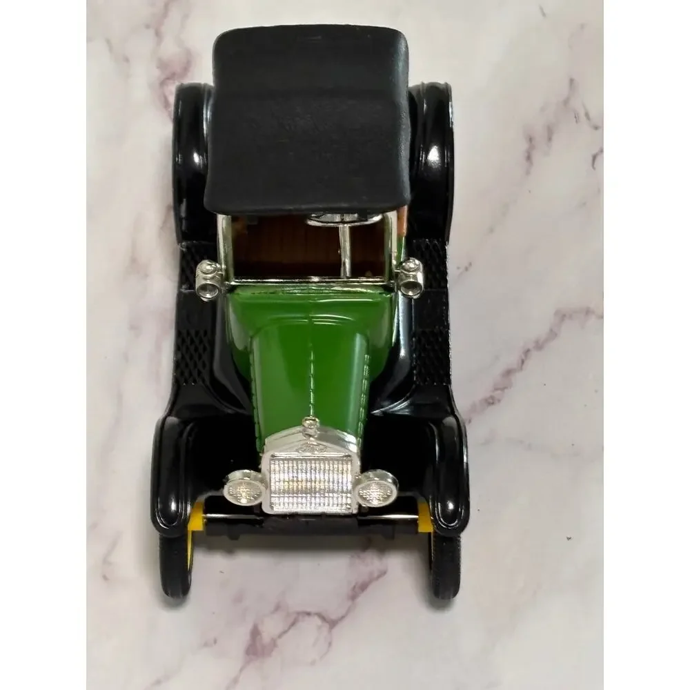 John Deere - ERTL 1918 Ford Model T Runabout with Trailer - Bank Diecast Vintage